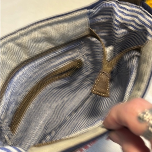 Vintage-Inspired Blue and Tan Crossbody Bag - Picture 3 of 8